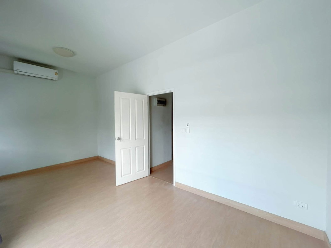 รูป 🏡✨ ทาวน์โฮมให้เช่า เดอะคัลเลอร์ บางนา–วงแหวน 3  3 ห้องนอน 2 ห้องน้ำ ใกล้ Mega Bangna ✨เลี้ยงสัตว์ได้ 🐶🐱 - รูปที่ 9/15