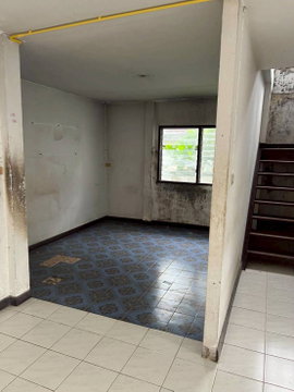 House for Sale in Varocha 5 Village  A charming family home on a spacious 107 Sq.Wah land plot, conveniently located near Bang Phli Industrial Estate 