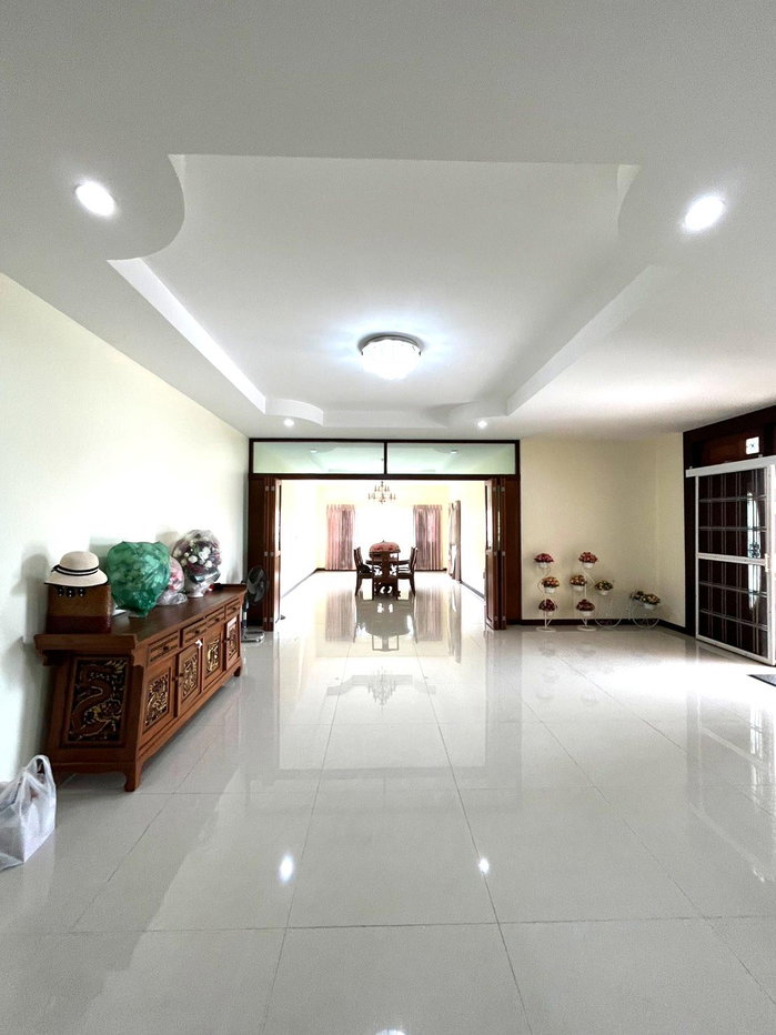 picture Spacious 2-Storey Detached House for Rent with Garden and Countryside Views - 27/30