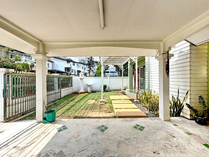 4-bed house for sale, 235.8 sqm, 53.6 sq wah, Huai Khwang