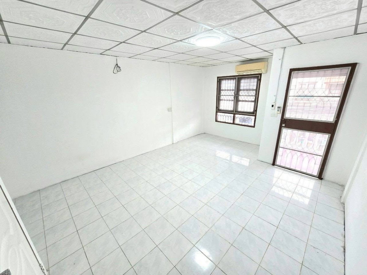 รูป 🏡✨ ให้เช่าทาวน์โฮม 2 ชั้น หมู่บ้านท่าเรือ ซอยวชิรธรรมสาธิต 57 แยก 26 2 ห้องนอน 2 ห้องน้ำ ใกล้ BTS ปุณณวิถี Pet Friendly - รูปที่ 6/8