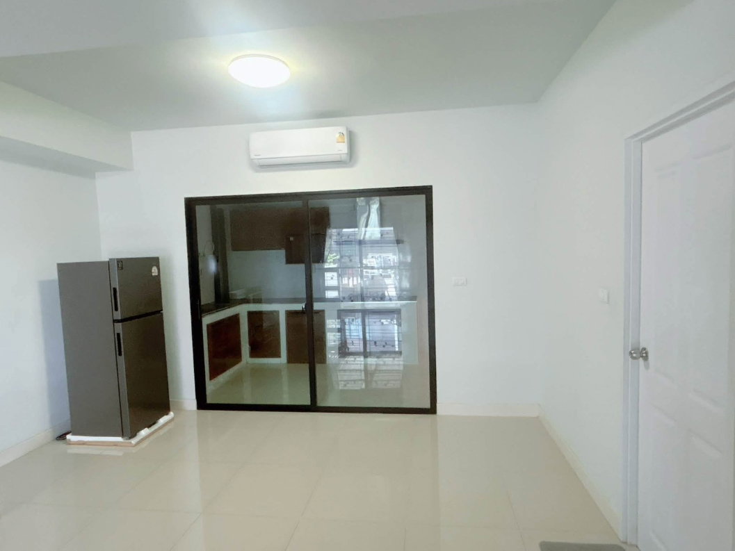 รูป 🏡✨ ทาวน์โฮมให้เช่า เดอะคัลเลอร์ บางนา–วงแหวน 3  3 ห้องนอน 2 ห้องน้ำ ใกล้ Mega Bangna ✨เลี้ยงสัตว์ได้ 🐶🐱 - รูปที่ 5/15