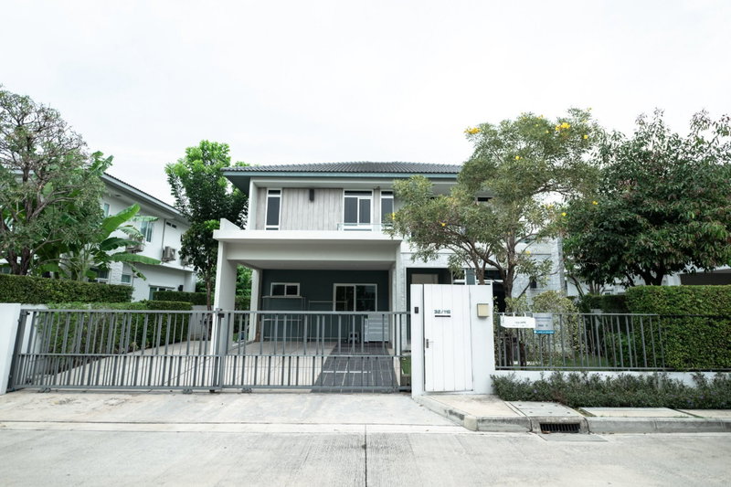 บ้านเดี่ยวให้เช่า : HR3557เช่าบ้านเดี่ยวหรู มัณฑนา บางนา-วงแหวน (ซอยราม2) 76.5 ตร.ว. หลังใหญ่ แต่งครบ พร้อมอยู่ เดินไปรร.นานาชาติ Dulwich ได้เลย