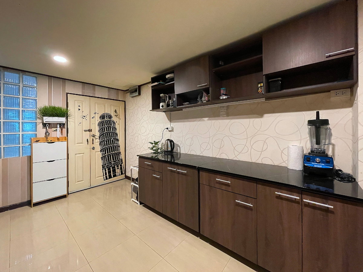 picture 🏡 Spacious 2-Bedroom Condo with Pool Views at Waterford Park Rama 4 - 11/38