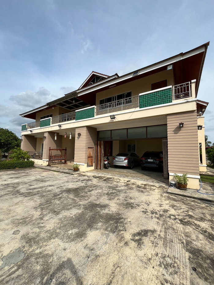 picture Spacious 2-Storey Detached House for Rent with Garden and Countryside Views - 2/30