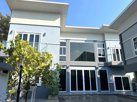 ขายบ้านเดี่ยว 2 ชั้น 2 หลัง เนื้อที่รวม 250 ตารางวา พร้อมอยู่ ทำเลทองติดสะพานมิตรภาพไทย-ลาว จังหวัดหนองคาย ราคาลดสุดพิเศษ