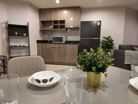 🏙️✨ FOR SALE: IDEO Mobi Sukhumvit Eastpoint — HIGH-FLOOR MODERN LIVING NEAR BTS!  💰 Selling Price: 4,300,000 THB | 📲 Line ID: @condobkk (with @)  