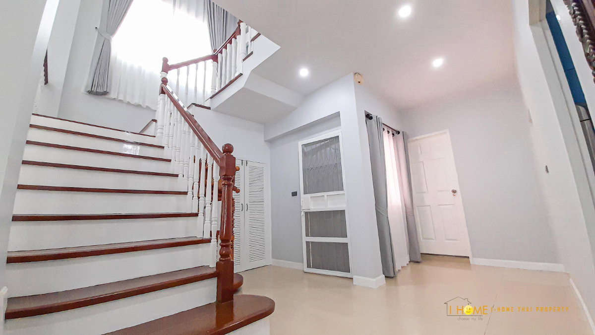 picture 2-Storey Detached House for Rent with Private Swimming Pool - 18/42