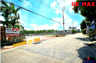 Land for sale Nong Khaem : Selling vacant land in Nong Khaem, already filled, near Phetkasem 81 Alley, almost 2 rai of land, good price