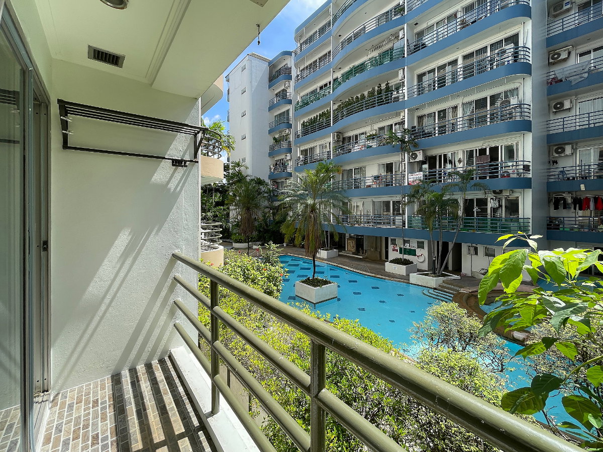 picture 🏡 Spacious 2-Bedroom Condo with Pool Views at Waterford Park Rama 4 - 18/38