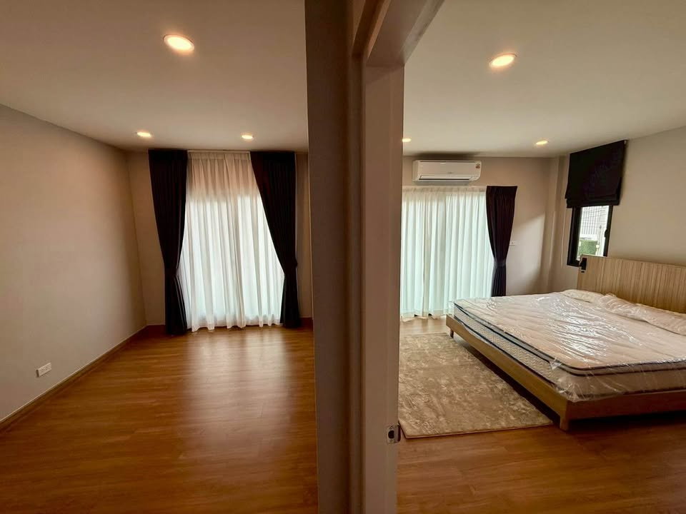 รูป HR3566ให้เช่าบ้านเดี่ยวหรูหลังใหญ่ 85 ตร.ว. CENTRO วิภาวดี ใกล้สนามบินดอนเมือง & รร.นานาชาติ Harrow บ้านใหม่พร้อมอยู่ มีห้องแม่บ้าน + EV Charger  - รูปที่ 12/46