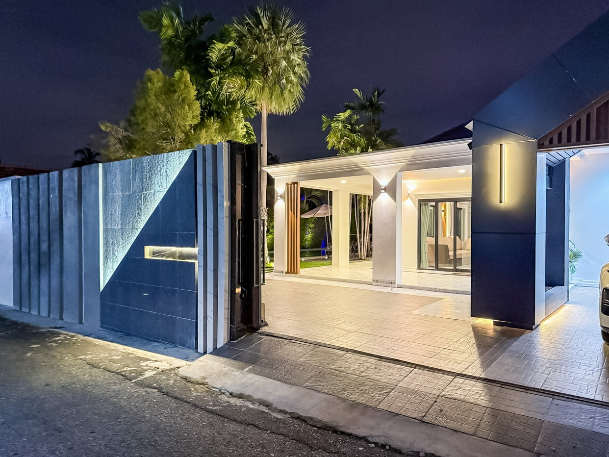รูป Pool Villa for Sale East Pattaya 4 Bedroom Investment Opportunity - รูปที่ 21/21