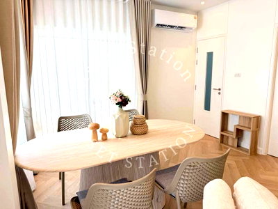 Townhouses for rent Bangkok : For Rent!! 3-Story Townhouse 🏡 Lumpini Town Place Ratchayothin–Sena. Fully furnished and beautifull decorated 🛋️. Near BTS Ratchayothin 🚊.