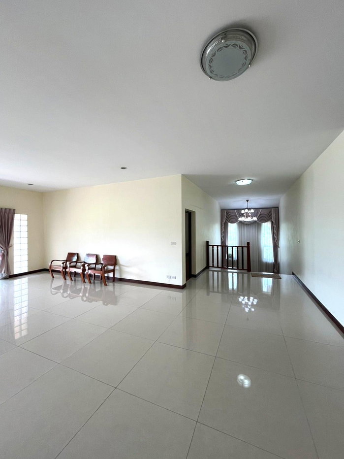 picture Spacious 2-Storey Detached House for Rent with Garden and Countryside Views - 9/30