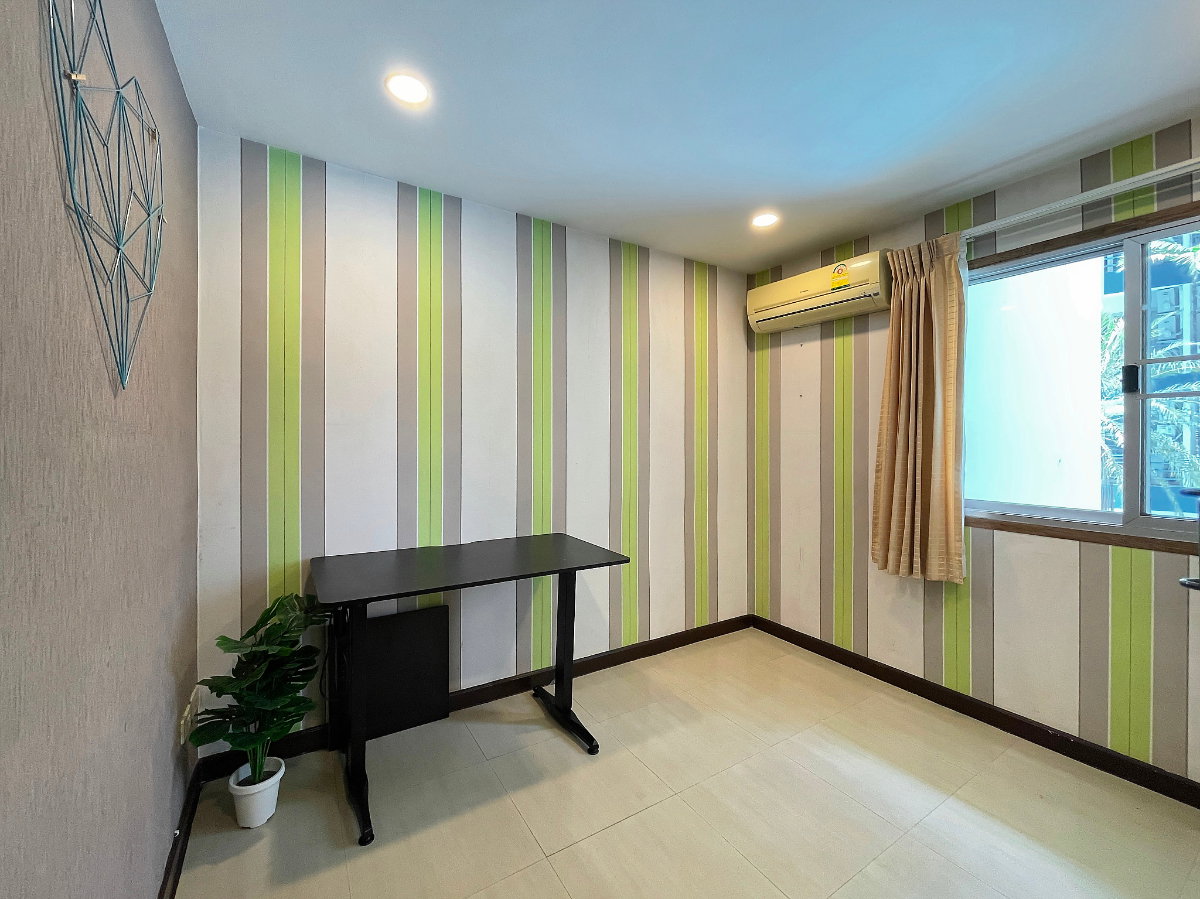 picture 🏡 Spacious 2-Bedroom Condo with Pool Views at Waterford Park Rama 4 - 22/38