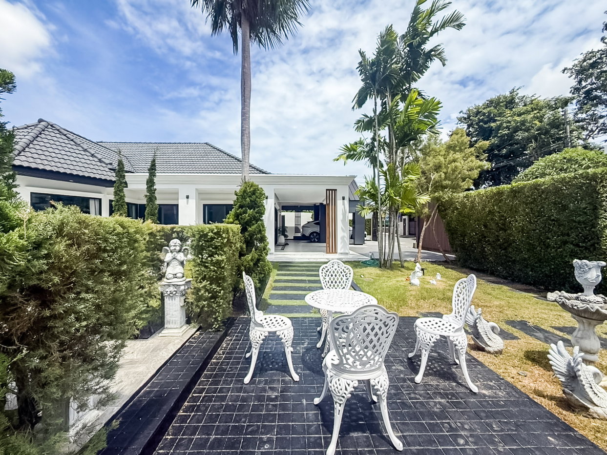 รูป Pool Villa for Sale East Pattaya 4 Bedroom Investment Opportunity - รูปที่ 19/21
