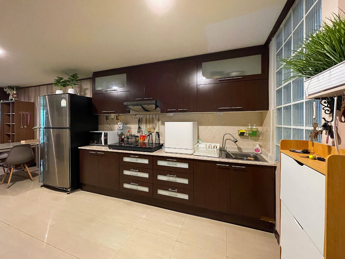 picture 🏡 Spacious 2-Bedroom Condo with Pool Views at Waterford Park Rama 4 - 14/38