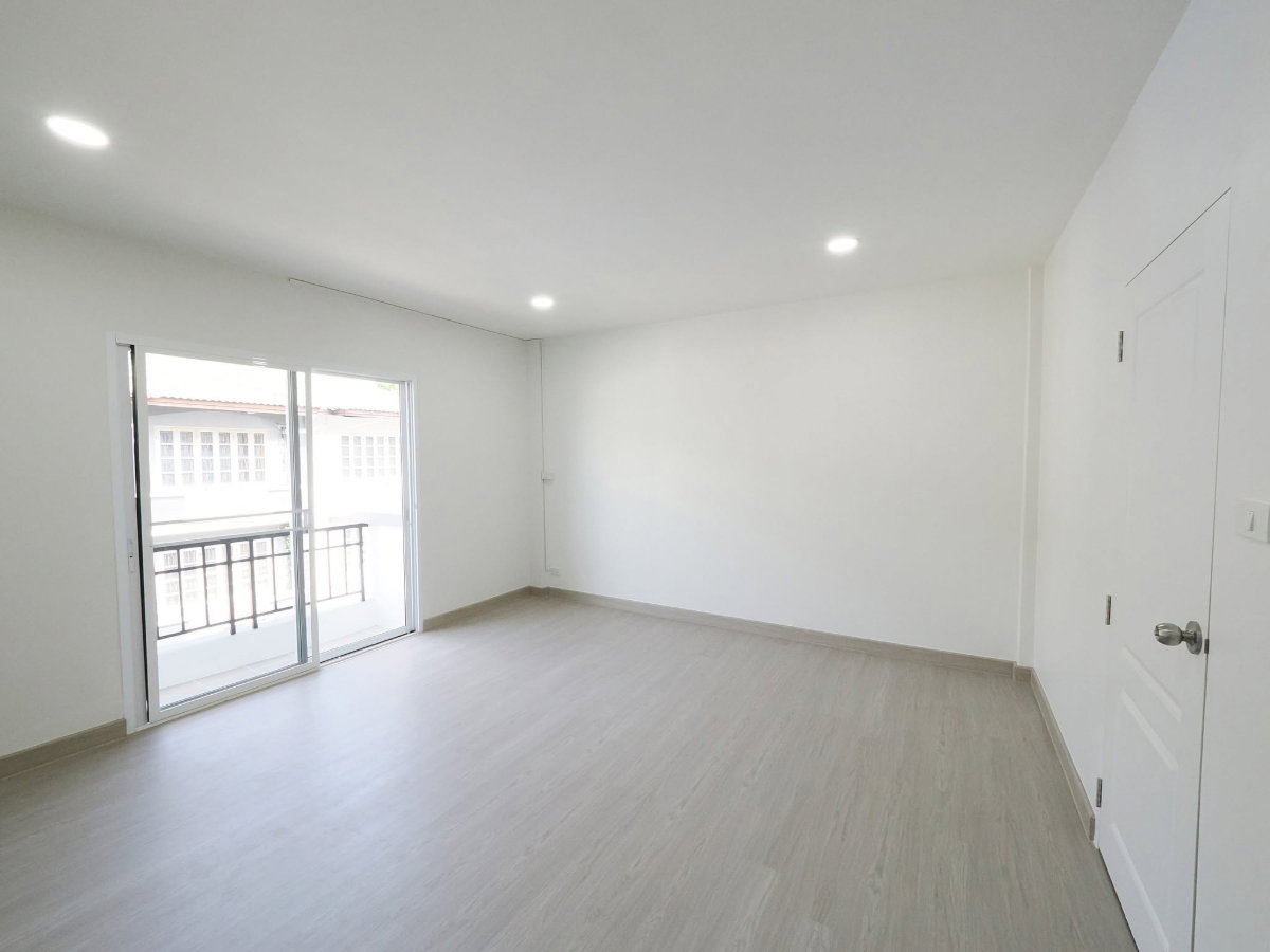 รูป ขายทาวน์เฮ้าส์ 3.5 ชั้น ม.สรานนท์ 18 ตร.ว. 4นอน 3น้ำ [ติวานนท์-ปากเกร็ด] ขาย 2.88 ล้านบาท - รูปที่ 42/56