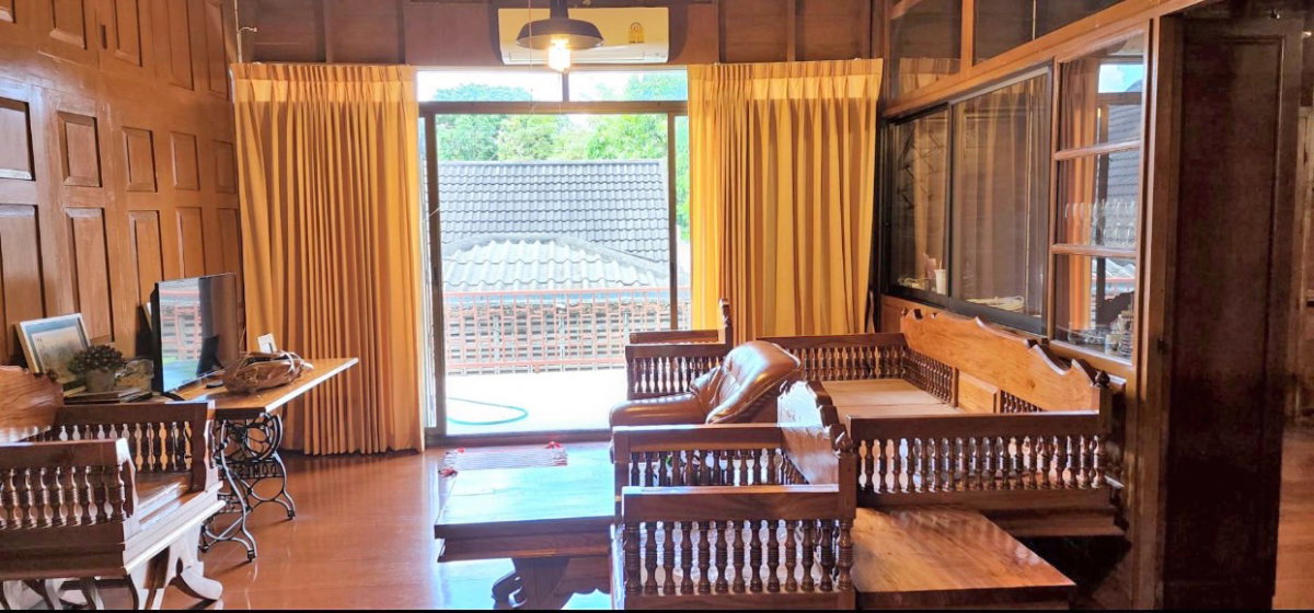 picture 2-Storey Detached House for Rent - 3/10