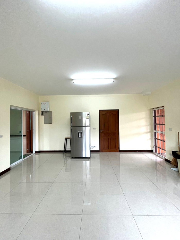picture Spacious 2-Storey Detached House for Rent with Garden and Countryside Views - 8/30
