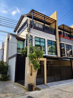 ขายทาวน์เฮ้าส์/ทาวน์โฮม  เออเบิร์นธารา เอสพาสิโอ ประชาอุทิศ 76 หน้ากว้าง ทุ่งครุ เขต ทุ่งครุ กรุงเทพ CX-161844 ✅ ทักไลน์ @connexproperty ตอบทันที ทีมงานมืออาชีพ ✅