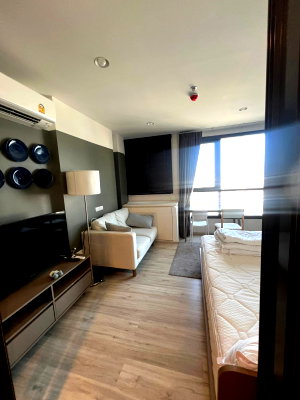 Condos for rent : ✨ XT Huai Khwang – Stylish high-floor corner unit with beautiful city views and a functional layout.