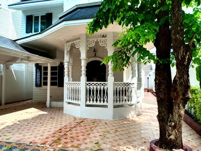 Houses for rent วิทยาลัยเซาธ์อีสท์บางกอก : Four-bedroom detached house for Rent in Fantasia 2 Villa, 500 meters from BTS Bearing Station