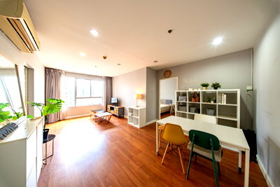 Condos for sale : Large 52.24 SqM Condo in Sukhumvit 26, 16.05% Below Market Price - U1696954