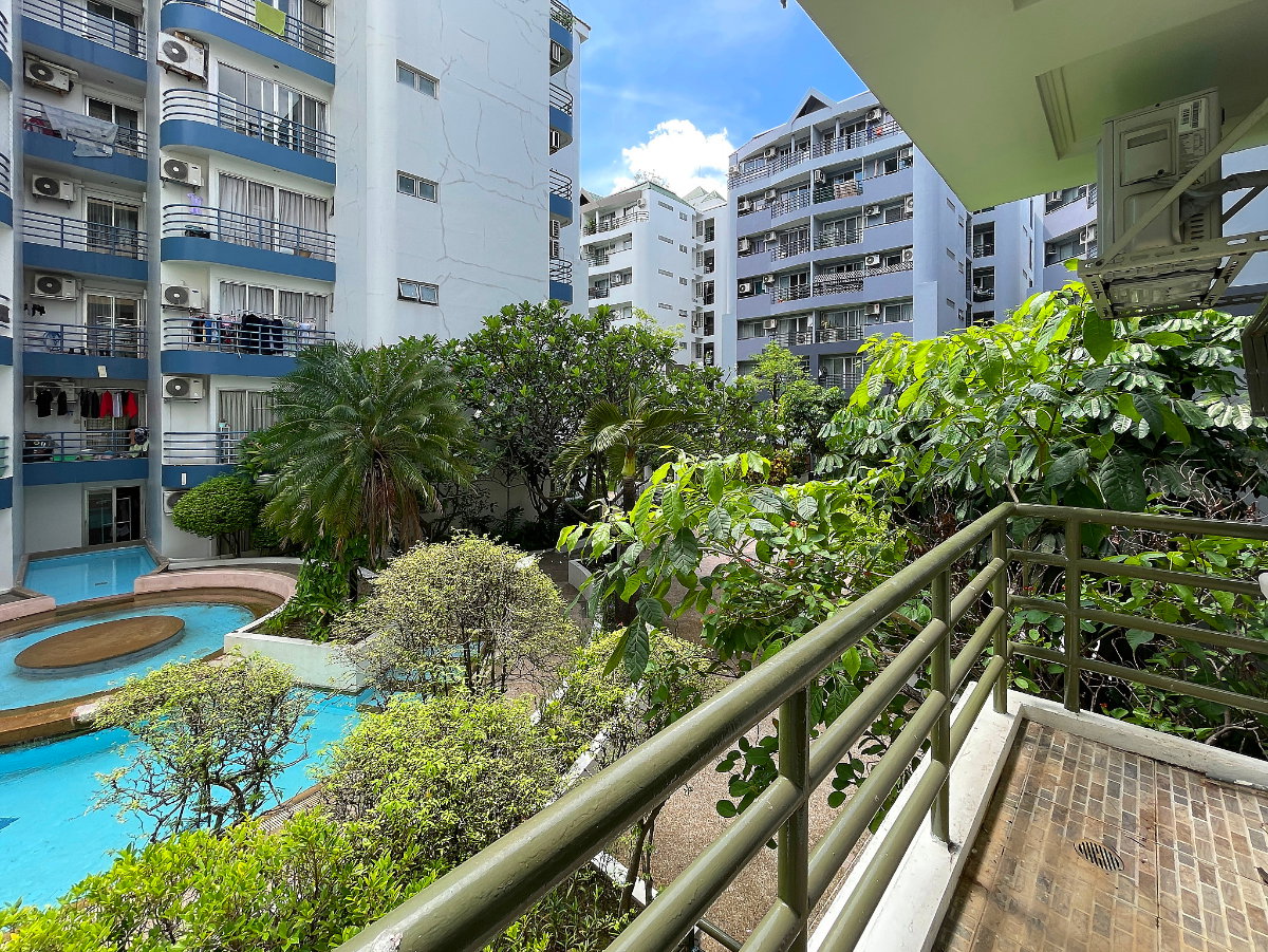 picture 🏡 Spacious 2-Bedroom Condo with Pool Views at Waterford Park Rama 4 - 19/38