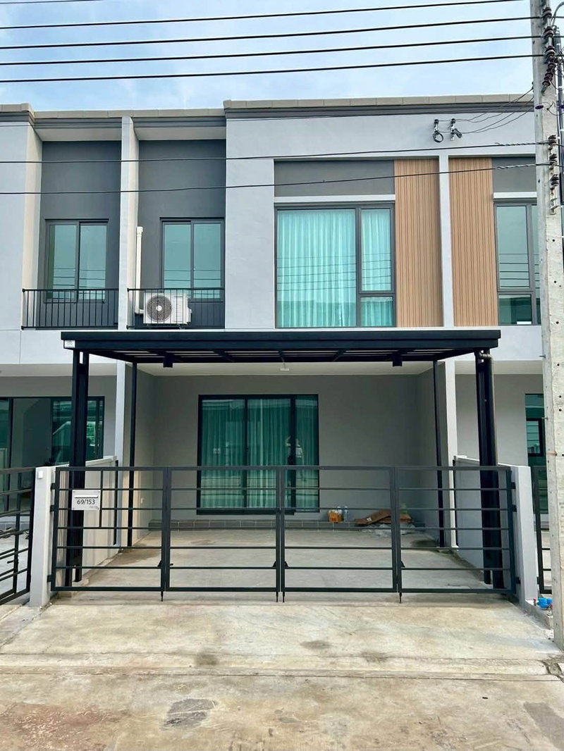 ทาวน์โฮมให้เช่า : บ้านให้เช่า Townhouse Pleno สุขุมวิท-บางนา 2 พร้อมเข้าอยู่สนใจติดต่อ Line @goodmanpro หรือโทร 0999029