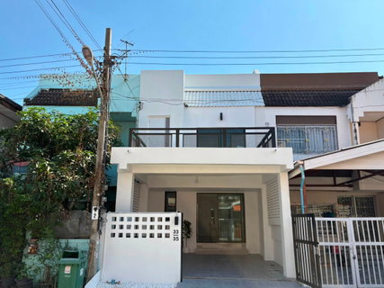 🚈 URGENT SALE! 2-Storey Townhouse, Romruen Ville 4 | Near MRT Sam Yaek Bang Yai