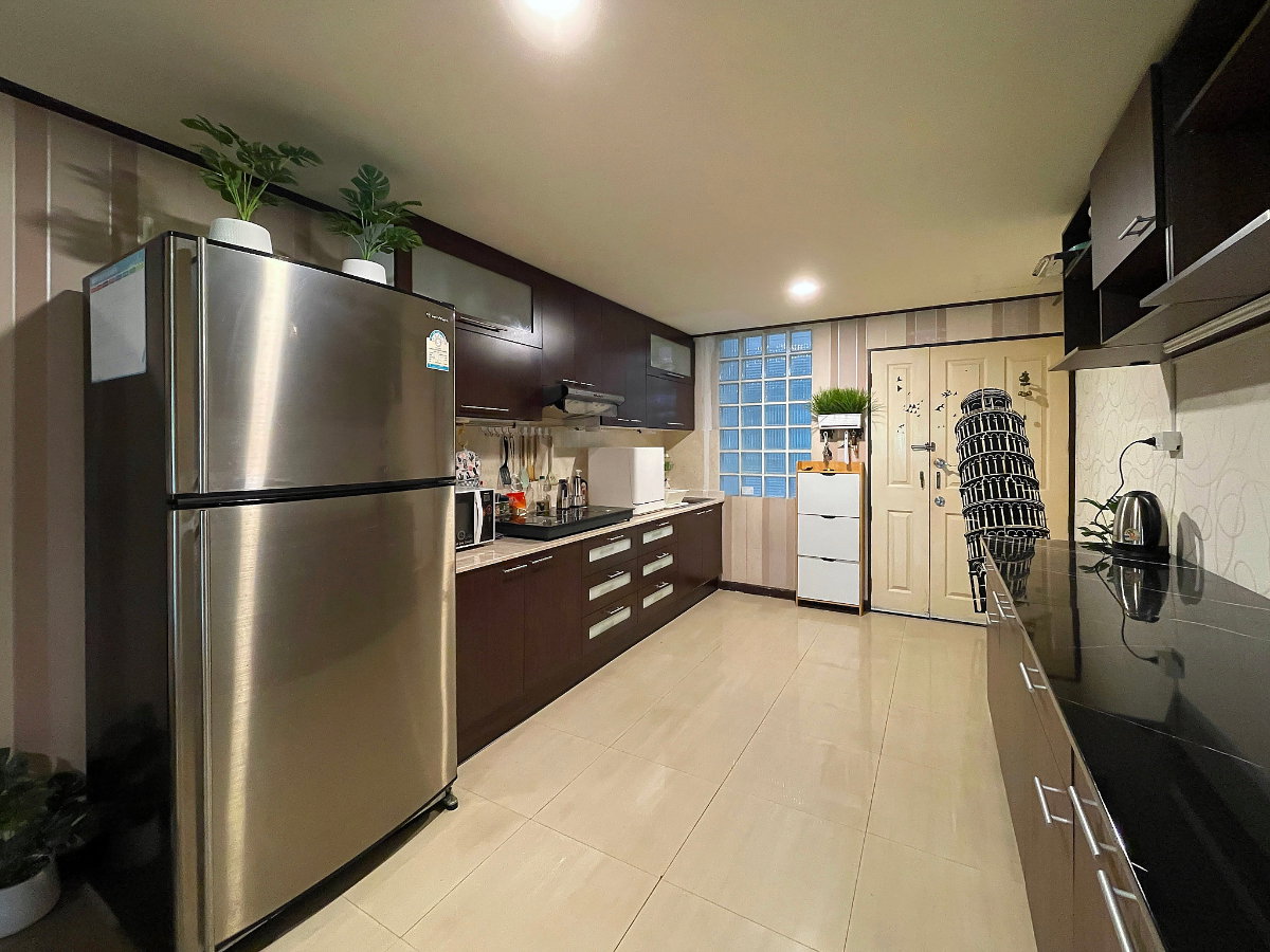 picture 🏡 Spacious 2-Bedroom Condo with Pool Views at Waterford Park Rama 4 - 10/38