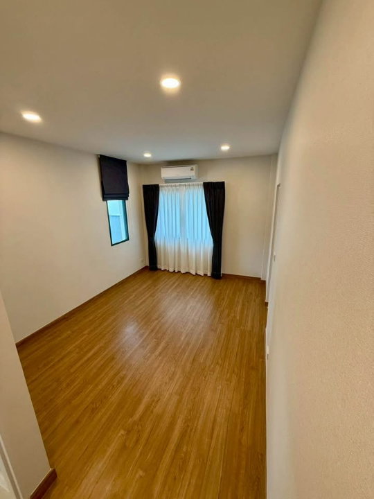 รูป HR3566ให้เช่าบ้านเดี่ยวหรูหลังใหญ่ 85 ตร.ว. CENTRO วิภาวดี ใกล้สนามบินดอนเมือง & รร.นานาชาติ Harrow บ้านใหม่พร้อมอยู่ มีห้องแม่บ้าน + EV Charger  - รูปที่ 18/46