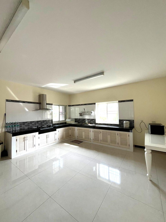 picture Spacious 2-Storey Detached House for Rent with Garden and Countryside Views - 26/30