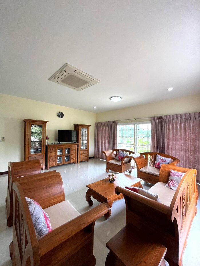 picture Spacious 2-Storey Detached House for Rent with Garden and Countryside Views - 6/30