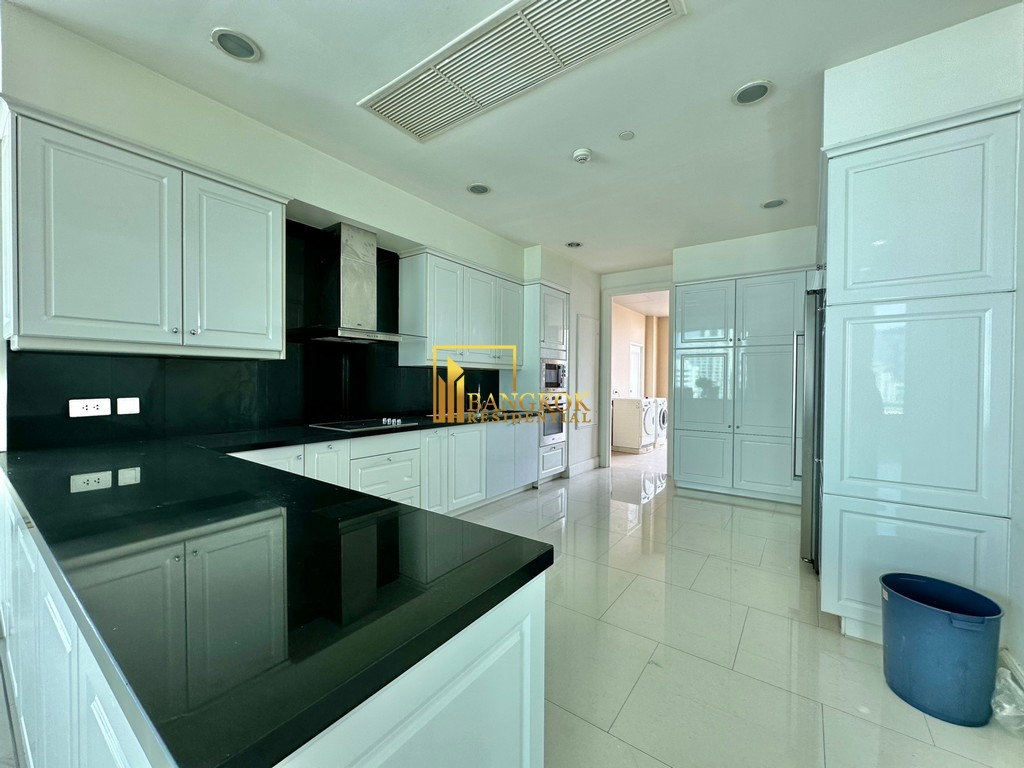picture Royce Private Residence | Beautiful 4 Bedroom Luxury Condo in Asoke Area - BR3289CD - 9/52