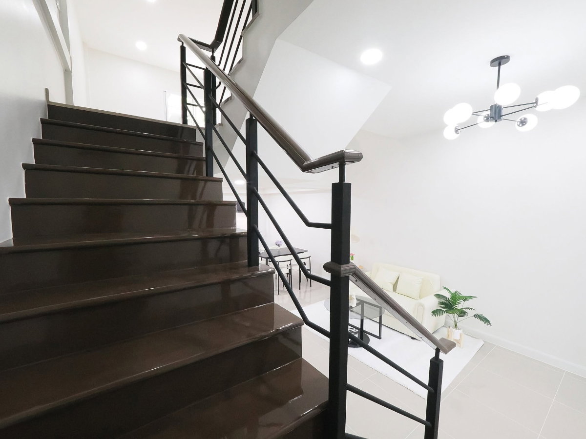 รูป ทาวน์โฮม 3.5 ชั้น ม.สรานนท์ ขนาด 18 ตร.ว. 4 ห้องนอน 3 ห้องน้ำ รีโนเวทใหม่ทั้งหลัง พร้อมเฟอร์ ขาย 2.88ล้าน - รูปที่ 21/63