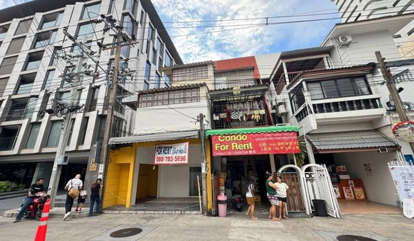 รูป ขายโรงแรม ด่วน สุขุมวิท ซ.15  เนื้อที่ 24 ตารางวา มี 4 ห้องนอน 3 ห้องน้ำ - รูปที่ 2/5
