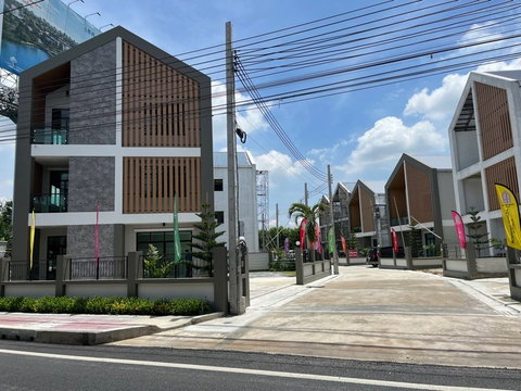 ขาย เช่า Home Office (ชัยพฤกษ์) 2 และ 3 ชั้นพร้อมที่ดิน ทำเลดี เดินทางสะดวก ใกล้สถานีรถไฟฟ้า MRT แยกปากเกร็ด