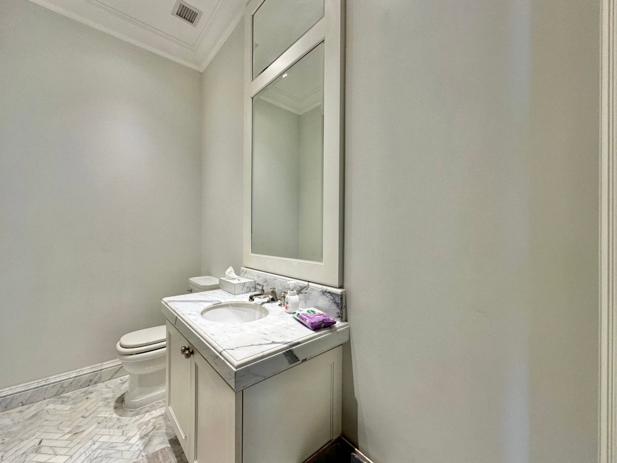 picture 98 Wireless | Elegant 2 Bedroom Condo in Prime Location - BR12414CD - 13/39