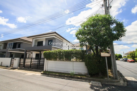 ขายบ้านเดี่ยว : ขายบ้านเดี่ยว 2 ชั้น หมู่บ้าน อารียา โคโม่ บางนา-วงแหวน บางพลี ต้นโครงการ หลังมุม 71.3 ตร.ว ใกล้ทางด่วน และ เมก้าบางนา