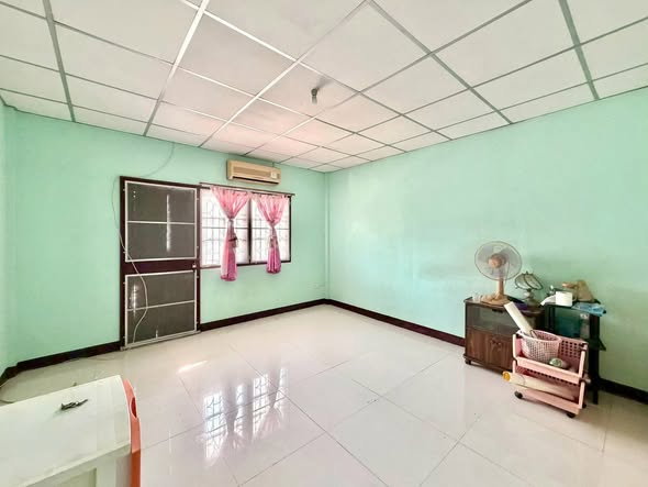 picture 🔥Urgent Sale! 2-Storey Townhouse at Warocha 5 – Great Value in Bang Phli - 3/7