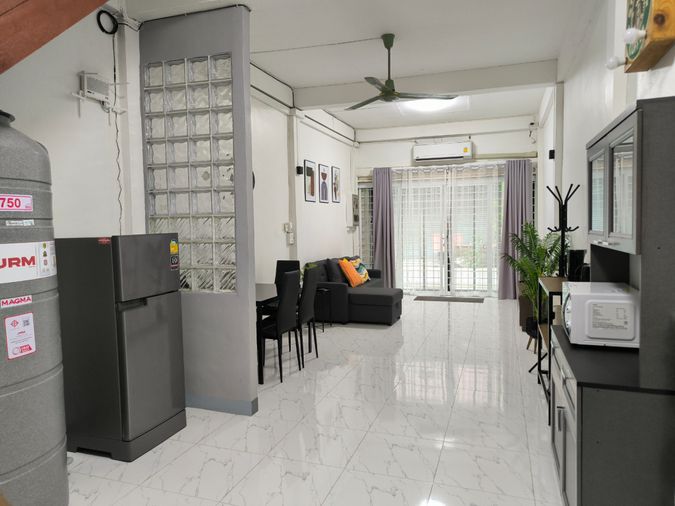 2-bed townhouse for rent, 132 sqm, 11 sq wah, Khlong San