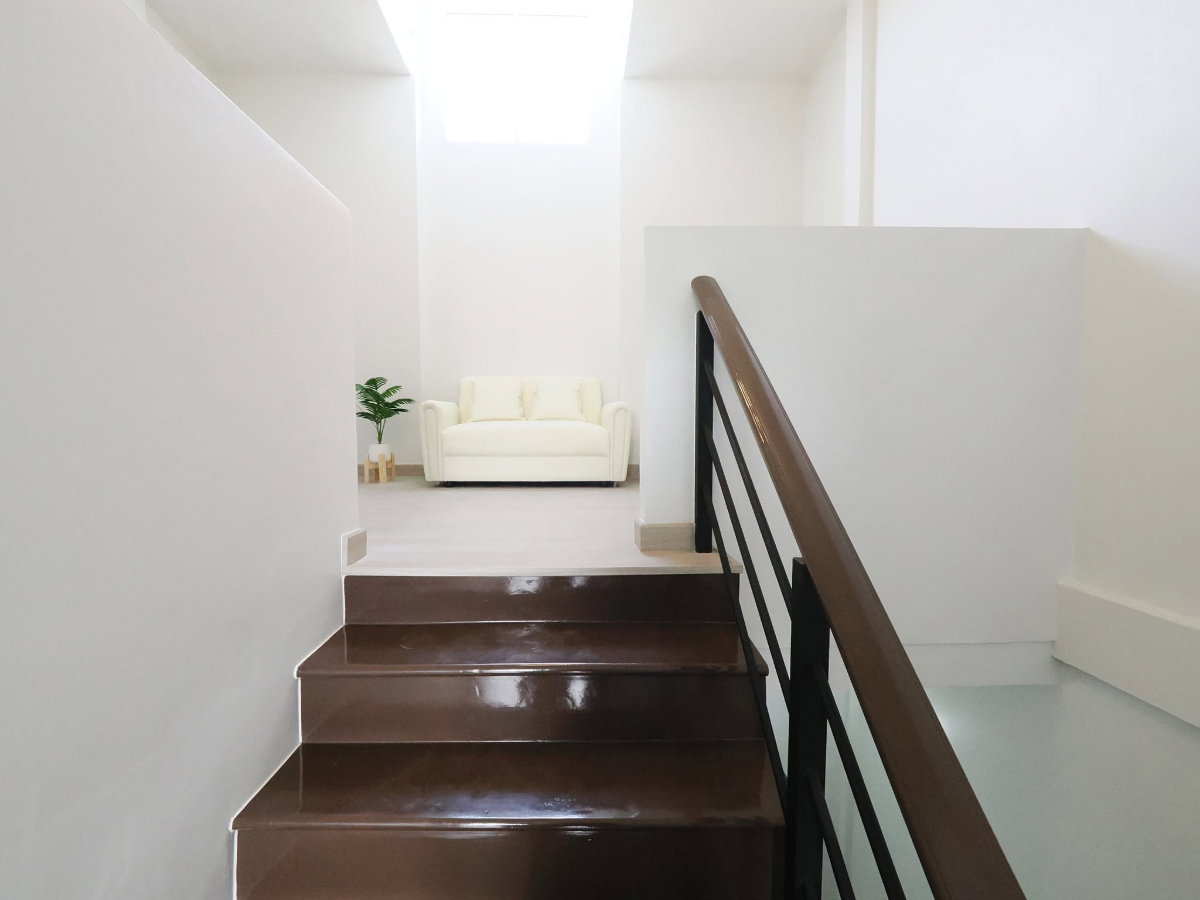 รูป ทาวน์โฮม 3.5 ชั้น ม.สรานนท์ ขนาด 18 ตร.ว. 4 ห้องนอน 3 ห้องน้ำ รีโนเวทใหม่ทั้งหลัง พร้อมเฟอร์ ขาย 2.88ล้าน - รูปที่ 52/63