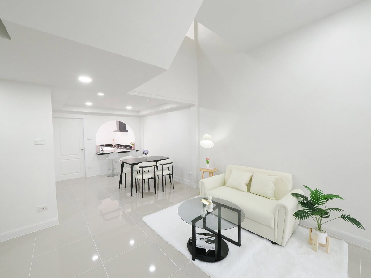 รูป ทาวน์โฮม 3.5 ชั้น ม.สรานนท์ ขนาด 18 ตร.ว. 4 ห้องนอน 3 ห้องน้ำ รีโนเวทใหม่ทั้งหลัง พร้อมเฟอร์ ขาย 2.88ล้าน - รูปที่ 10/63
