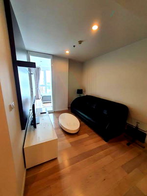 Condos for rent : For Rent Condo 15 SUKHUMVIT RESIDENCES Building 1, Floor 19,2 bed room, Room size 68 sqm