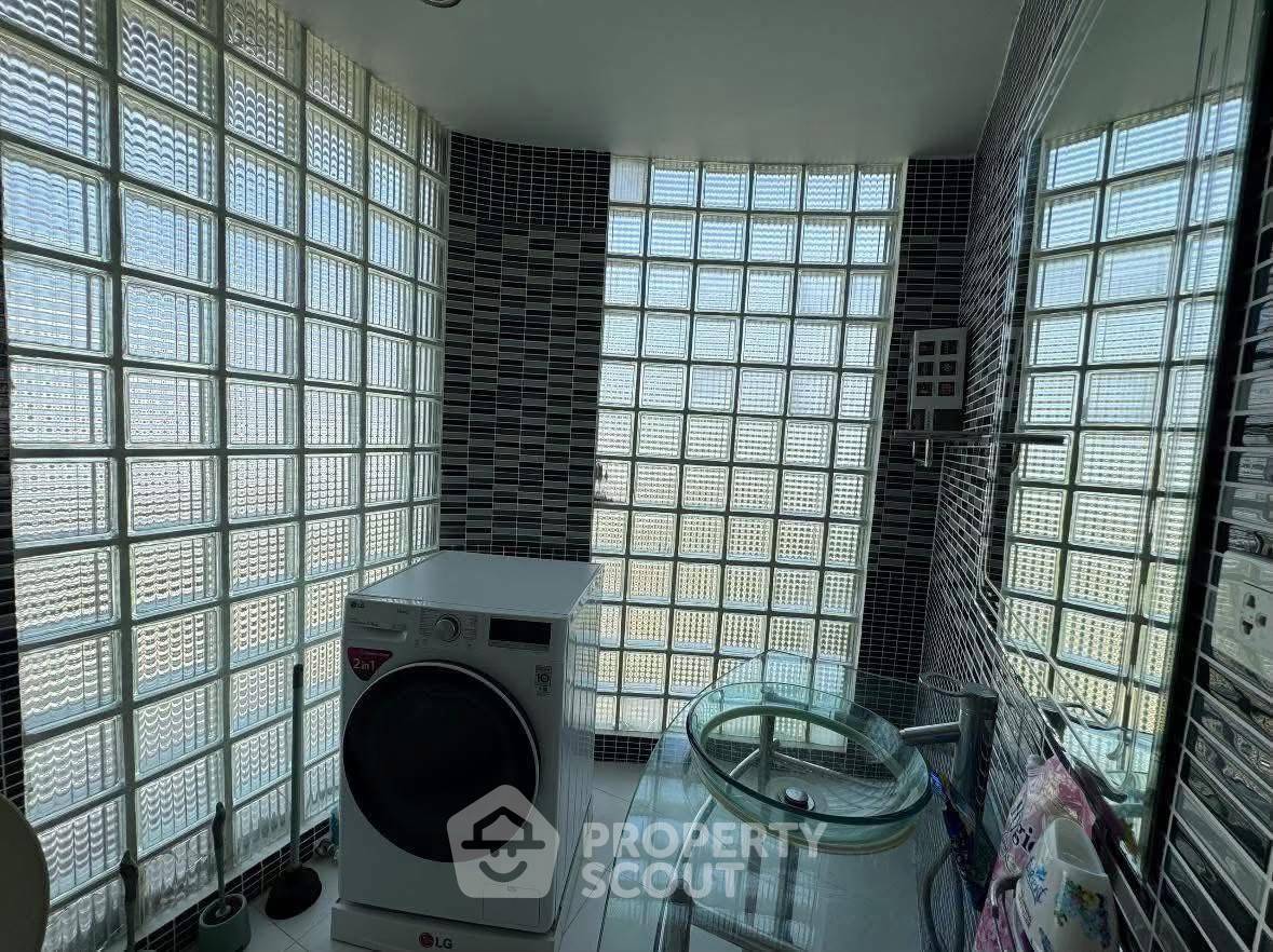 picture 3-BR 254 Sqm Condo At Coconut Beach Condominiums, Jomtien Beach (ID 3046255) - 14/16
