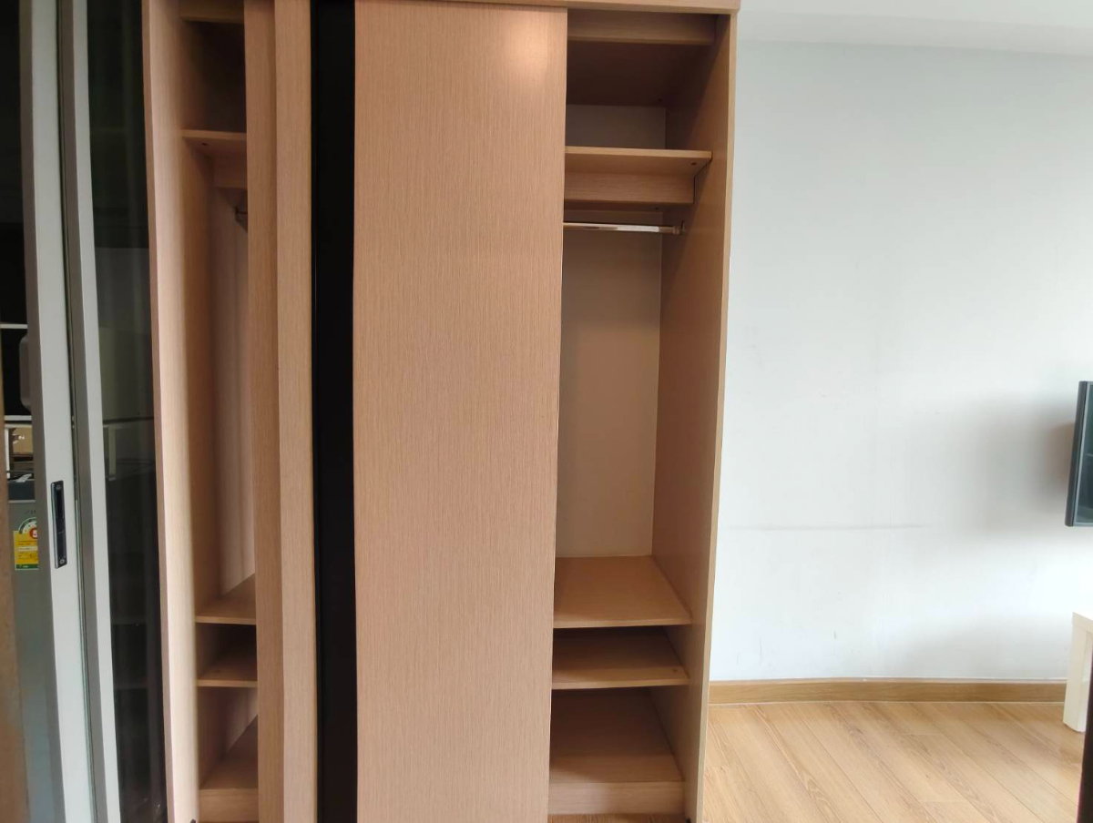 picture OMG335  [ Quad Sathorn ]  Nice Studio unit ++ Cheap RENT ++ Available NOW 30-Jun-26 - 6/9