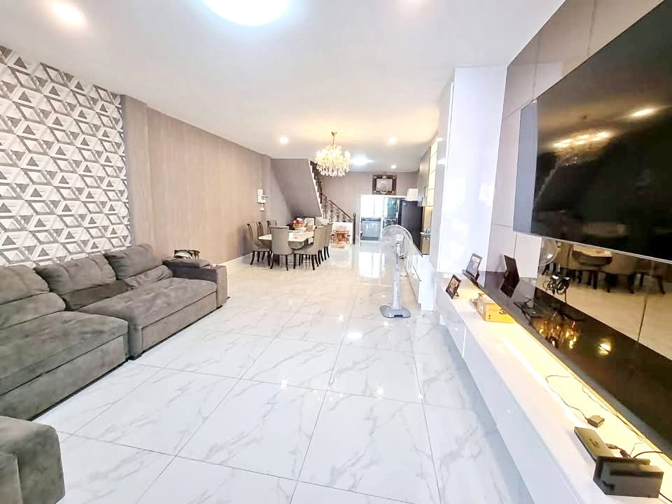 รูป HK0197 ทาวน์เฮ้าส์ Townhouse for rent 4 bedrooms ห้วยขวาง Huaikhwang 099-5919653, 065-9423251 - รูปที่ 2/6