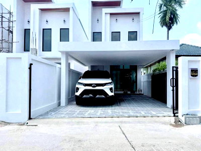Houses for sale Chonburi : Newly built, move in Ready detached house for sale, located in Soi Siam Country Club, Pattaya, Chonburi.